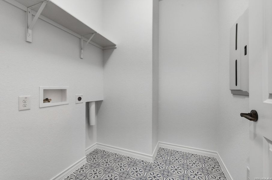 Spacious, unfurnished interior of a new home in Bison Ridge, San Antonio (Image 7). Spacious, unfurnished interior of a new home in Bison Ridge, San Antonio (Image 7).