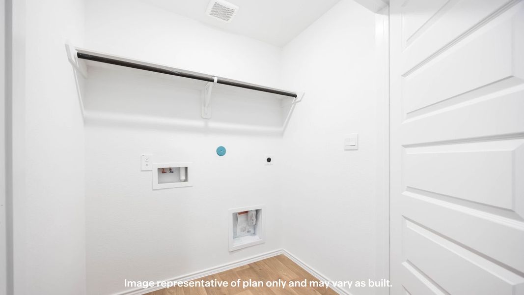 Spacious, unfurnished interior of a new home in Terra Vista, Lubbock (Image 10).