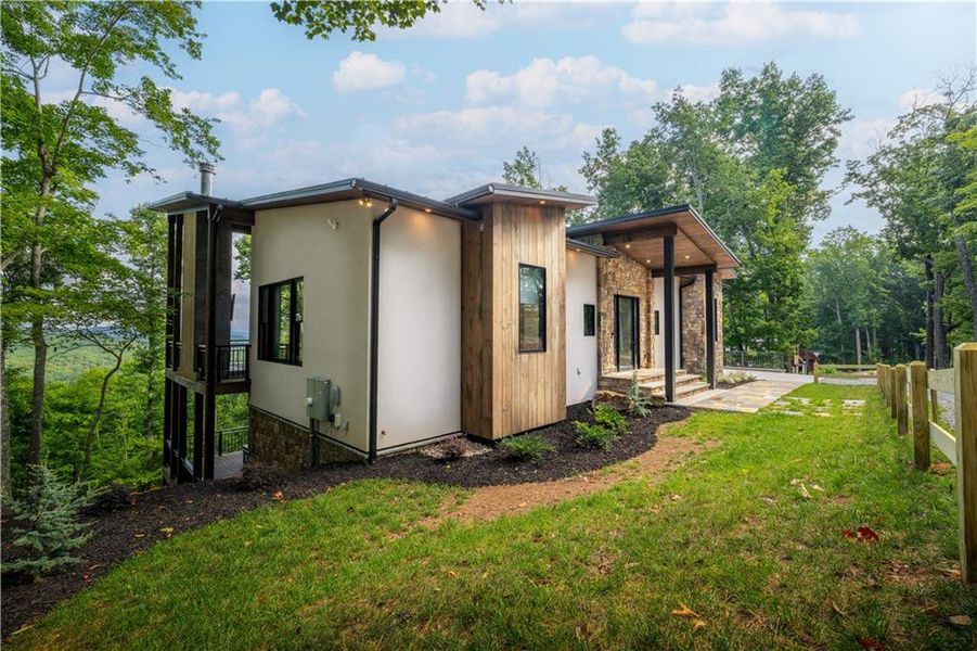 Exterior details and patio area of a home in , Blairsville (Image 23).