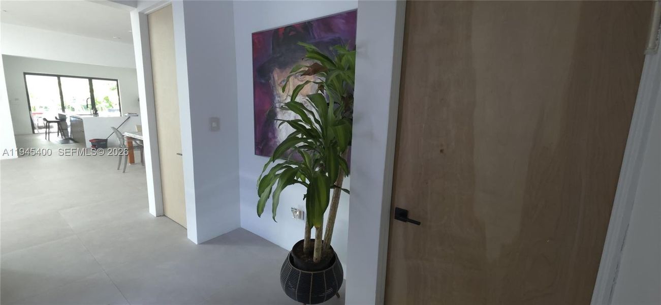 Exterior details and patio area of a home in , Dania Beach (Image 3).