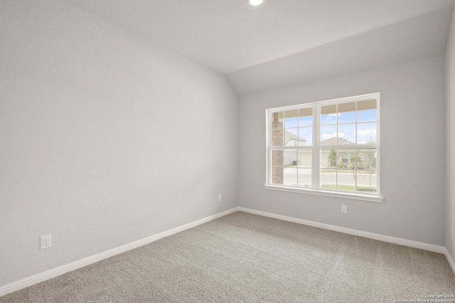 Spacious, unfurnished interior of a new home in Cinco Lakes, San Antonio (Image 27).