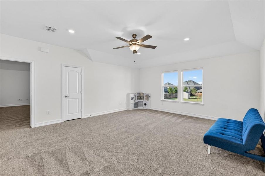 Spacious, unfurnished interior of a new home in Erwin Farms, McKinney (Image 35).
