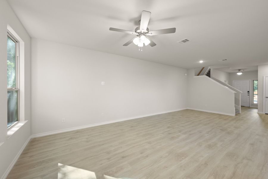 Spacious, unfurnished interior of a new home in Eagle Cove, Denton (Image 19).