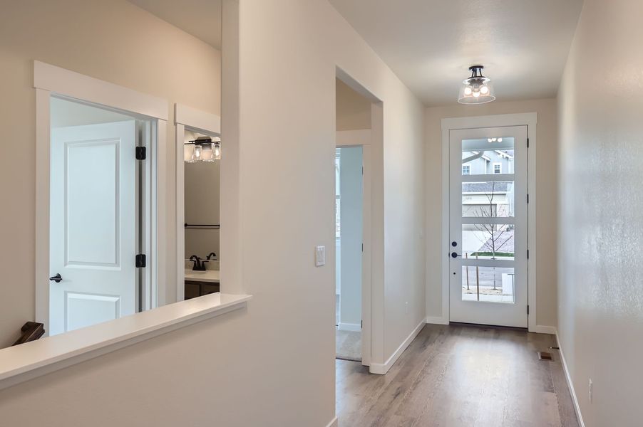 Plan V430 Foyer Representative Photo Plan V430 Foyer Representative Photo