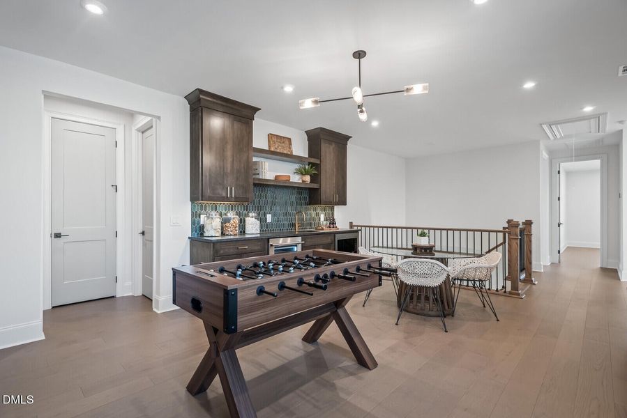 PRIM-0012-00_Marabelle_E_Gameroom 2-1 PRIM-0012-00_Marabelle_E_Gameroom 2-1