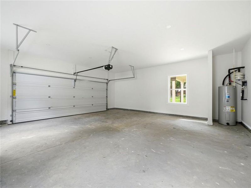 Spacious, unfurnished interior of a new home in , Marietta (Image 45).