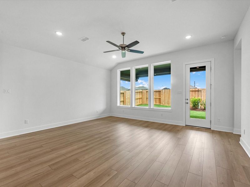 Spacious, unfurnished interior of a new home in Jubilee 50′, Hockley (Image 13).
