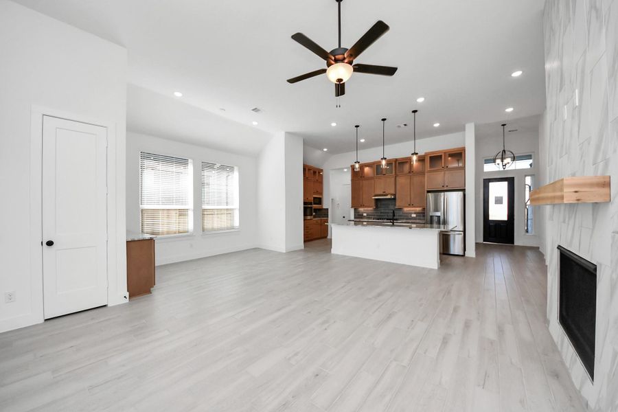 Spacious, unfurnished interior of a new home in Meridiana 50's, Manvel (Image 22).