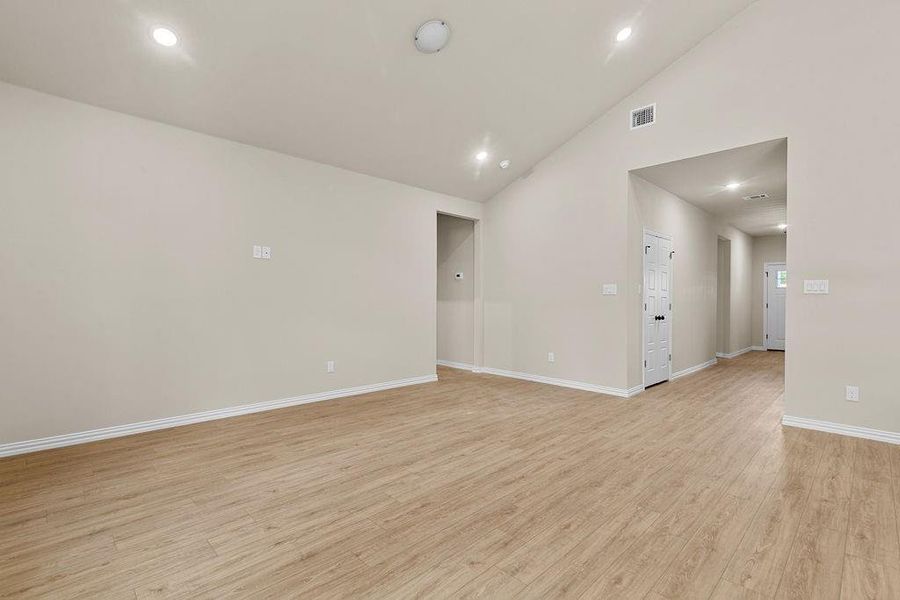 Spacious, unfurnished interior of a new home in , Fort Worth (Image 19).