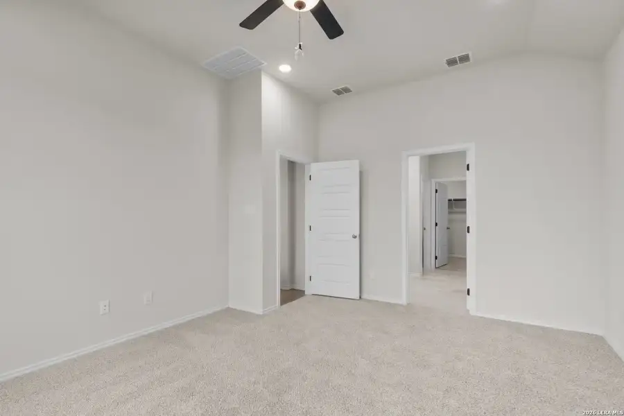 Spacious, unfurnished interior of a new home in Comanche Ridge, San Antonio (Image 31). Spacious, unfurnished interior of a new home in Comanche Ridge, San Antonio (Image 31).