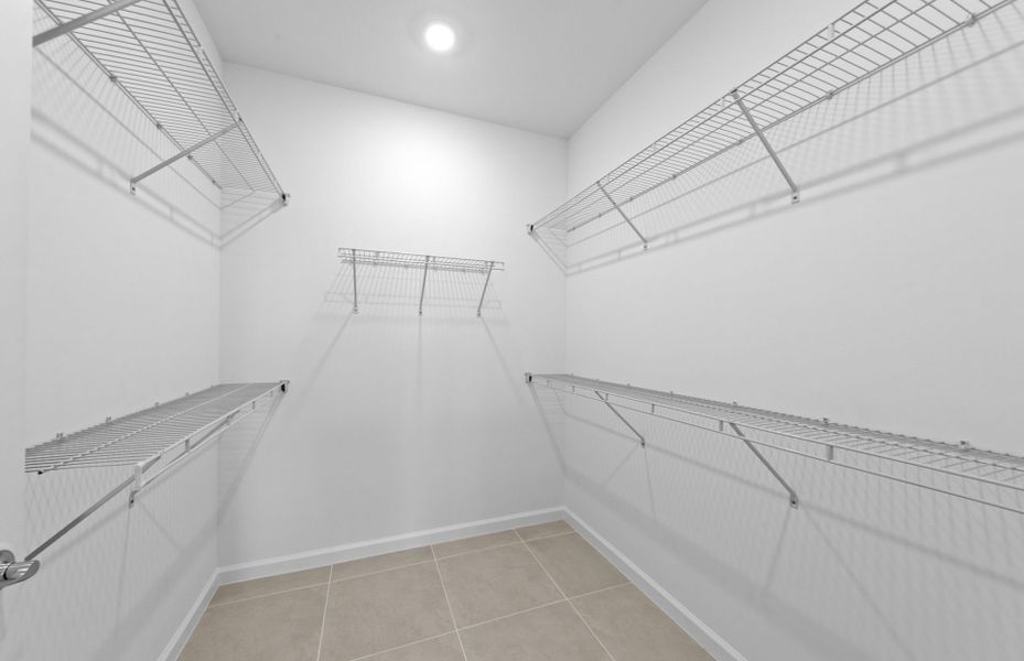 Spacious, unfurnished interior of a new home in Del Webb Naples, Ave Maria (Image 14).