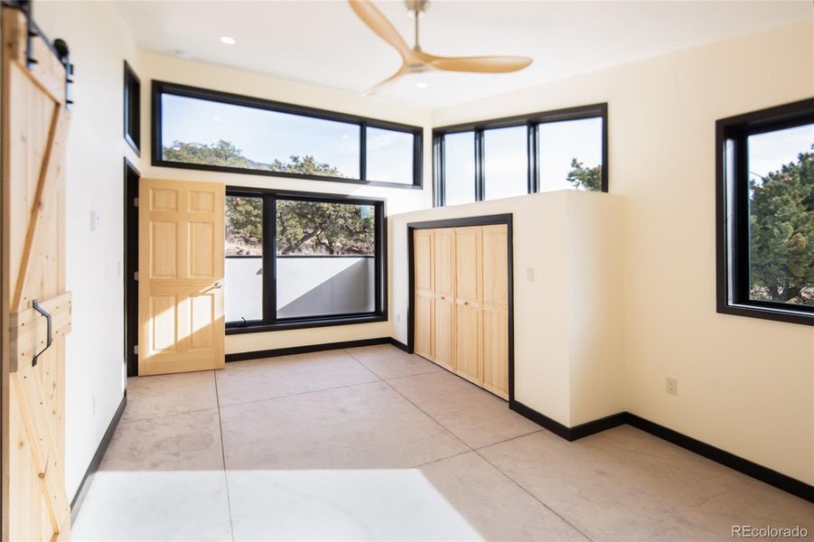 Spacious, unfurnished interior of a new home in , Crestone (Image 17).