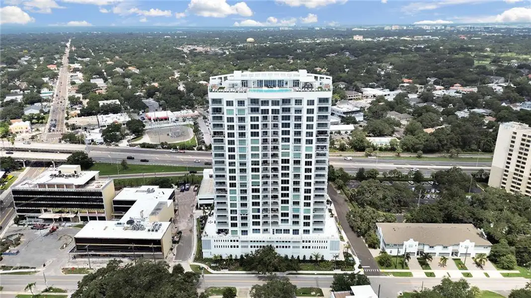 Condo located in Tampa, FL showcasing its design and architecture (Image 3). Condo located in Tampa, FL showcasing its design and architecture (Image 3).