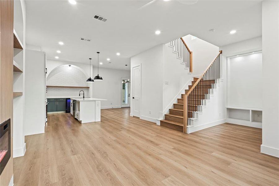 Spacious, unfurnished interior of a new home in , Dallas (Image 31).