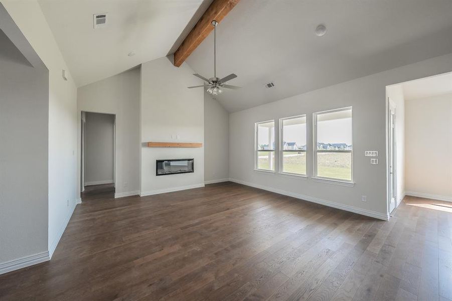 Spacious, unfurnished interior of a new home in Matthews Farms, Venus (Image 30). Spacious, unfurnished interior of a new home in Matthews Farms, Venus (Image 30).