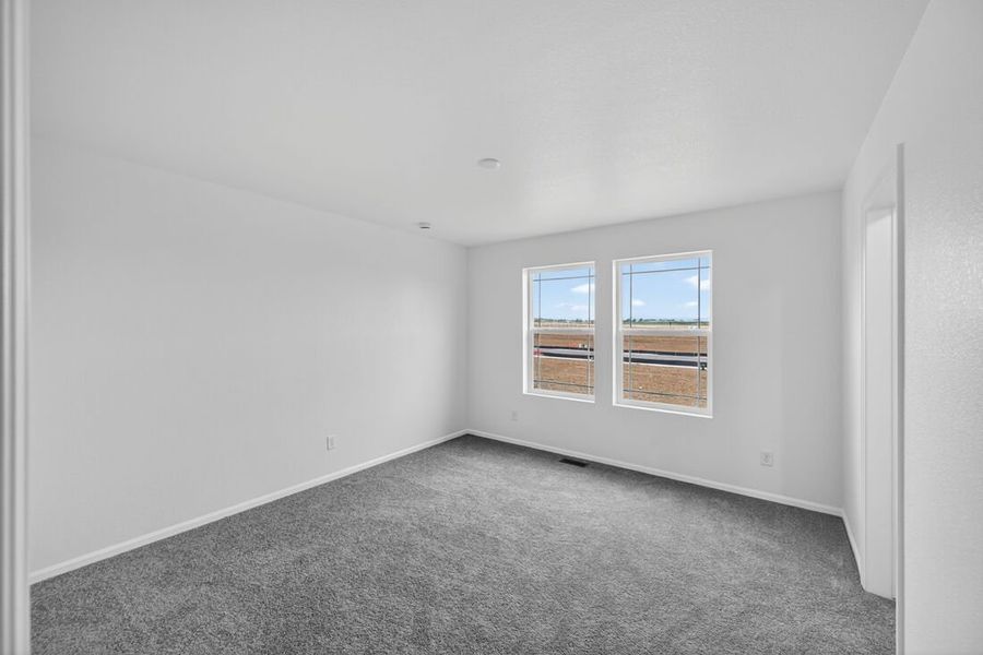 Spacious, unfurnished interior of a new home in Lake Bluff, Greeley (Image 10).