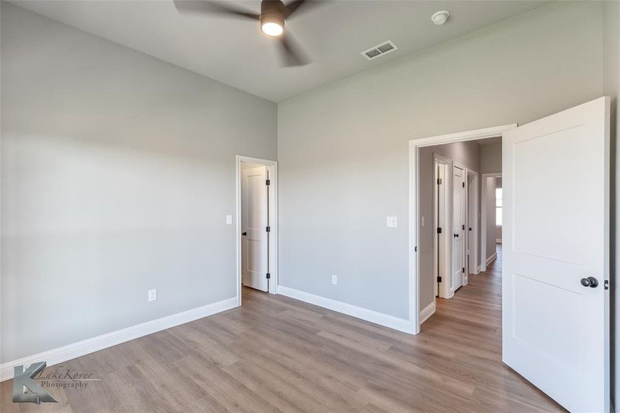 Spacious, unfurnished interior of a new home in , Abilene (Image 28).