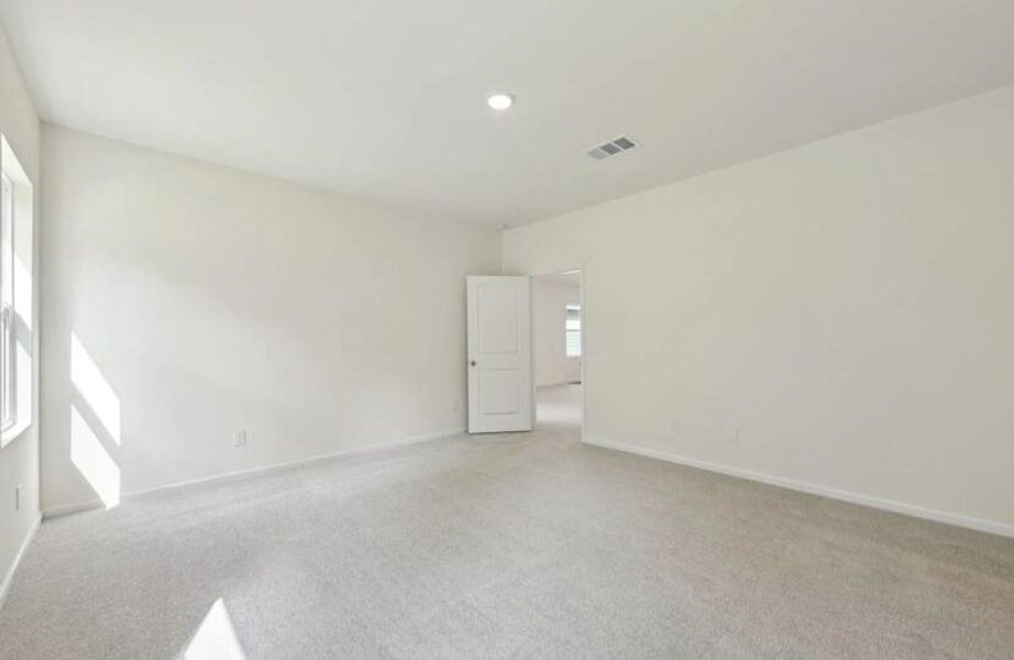 Spacious, unfurnished interior of a new home in , Ridgeville (Image 7).