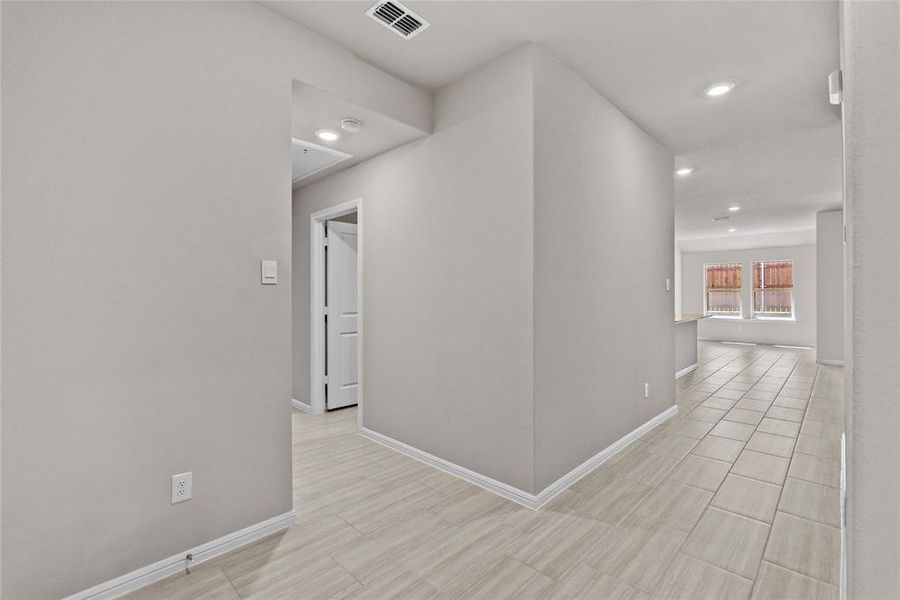 Spacious, unfurnished interior of a new home in Meadowbrook Estates, Cleburne (Image 12).