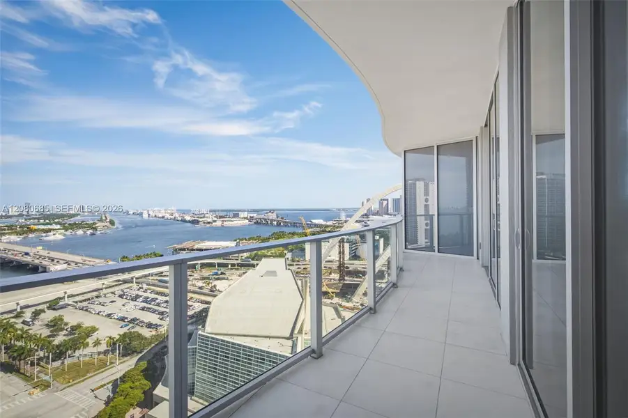 Condo located in Miami, FL showcasing its design and architecture (Image 2). Condo located in Miami, FL showcasing its design and architecture (Image 2).