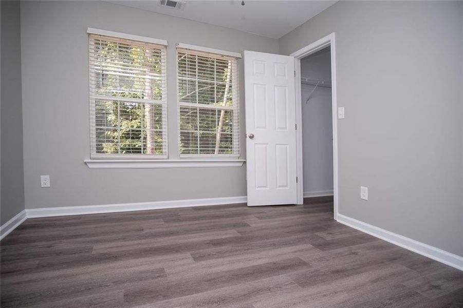 Spacious, unfurnished interior of a new home in , Stockbridge (Image 16).