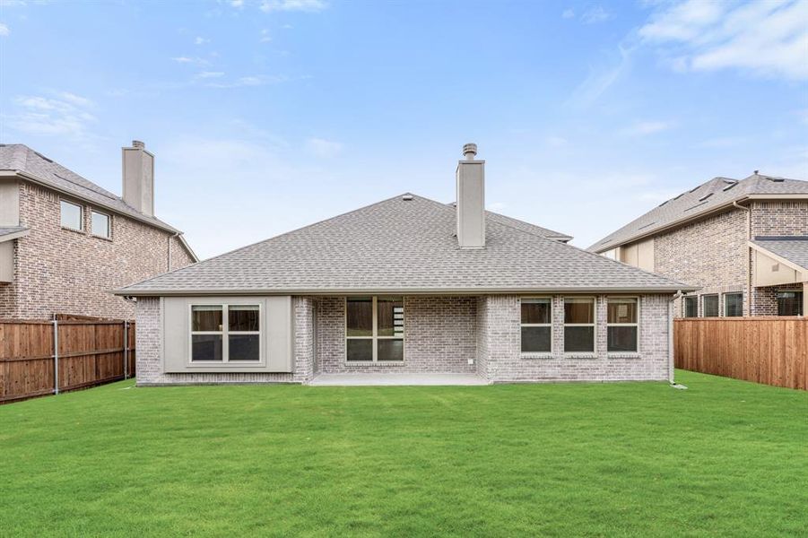 Exterior details and patio area of a home in Liberty, Melissa (Image 26).