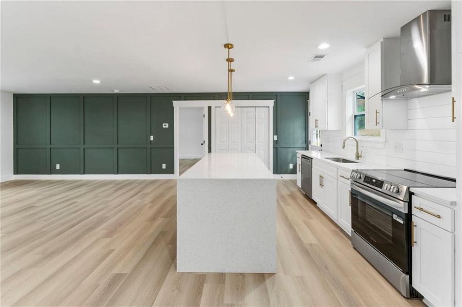 Furnished interior view inside a new home in , Cartersville (Image 11).