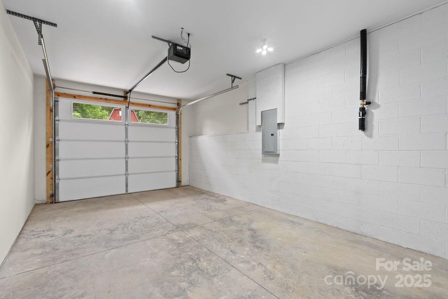 Spacious, unfurnished interior of a new home in , Asheville (Image 18). Spacious, unfurnished interior of a new home in , Asheville (Image 18).