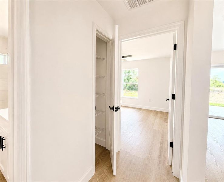 Spacious, unfurnished interior of a new home in , Ocala (Image 13).