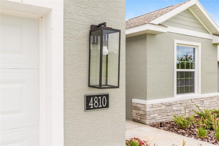 Exterior details and patio area of a home in Evergreen Estates, Ocala (Image 2).