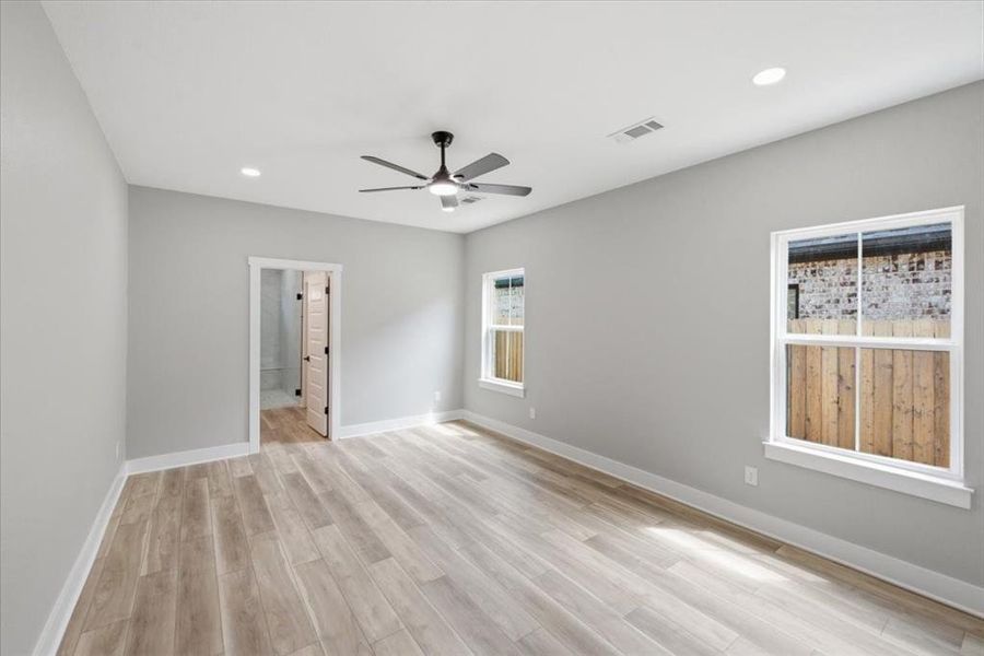 Spacious, unfurnished interior of a new home in , Woodway (Image 27). Spacious, unfurnished interior of a new home in , Woodway (Image 27).
