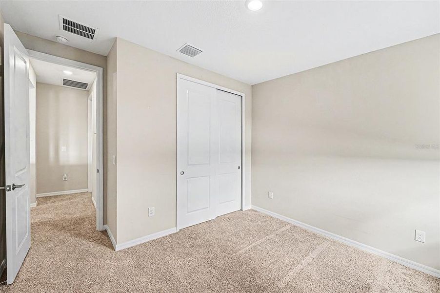 Spacious, unfurnished interior of a new home in Eave's Bend at Artisan Lakes, Palmetto (Image 14).