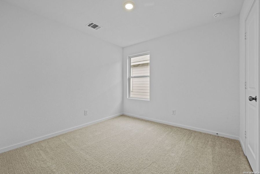 Spacious, unfurnished interior of a new home in Spring Grove, St. Hedwig (Image 11).