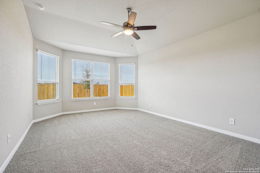Spacious, unfurnished interior of a new home in Carmel Ranch, Schertz (Image 31).