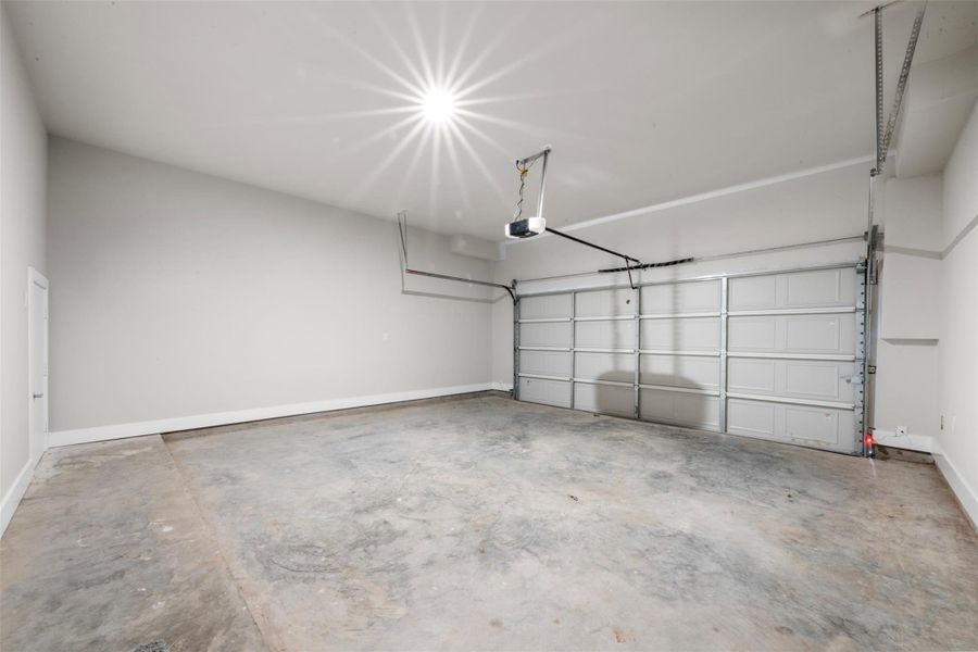 Spacious, unfurnished interior of a new home in , Houston (Image 22).