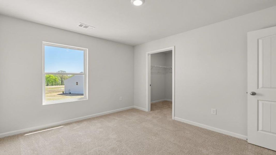 Spacious, unfurnished interior of a new home in Aurora Creek, Dallas (Image 13).