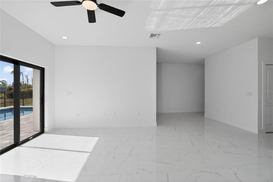 Spacious, unfurnished interior of a new home in , Rotonda West (Image 23).