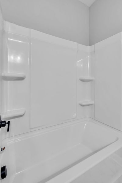 Photo of another unit. Features and selections may vary.