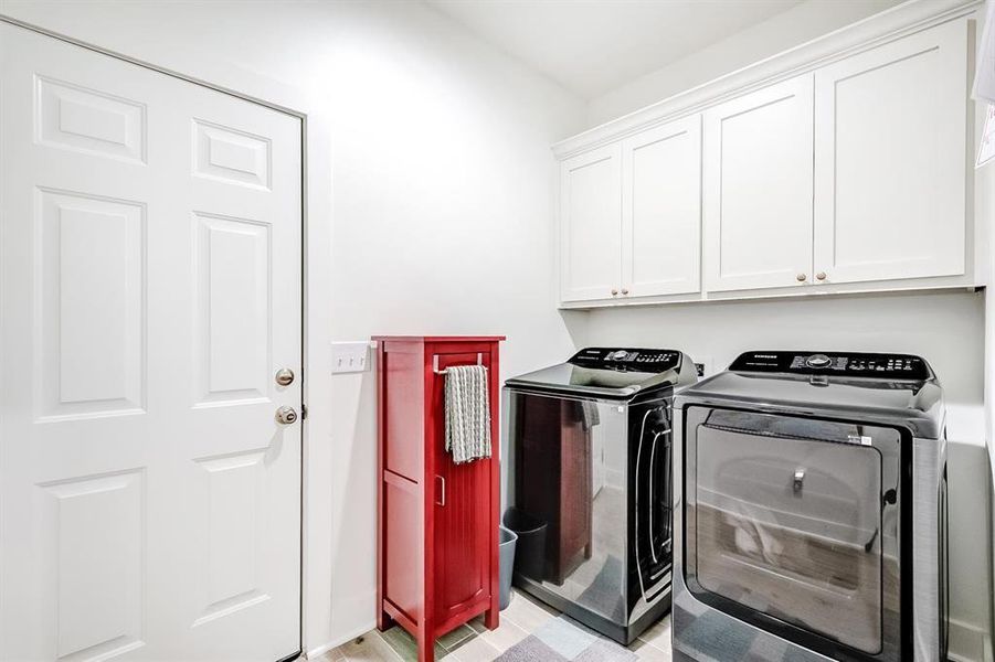 Furnished interior view inside a new home in , Brookeland (Image 6).