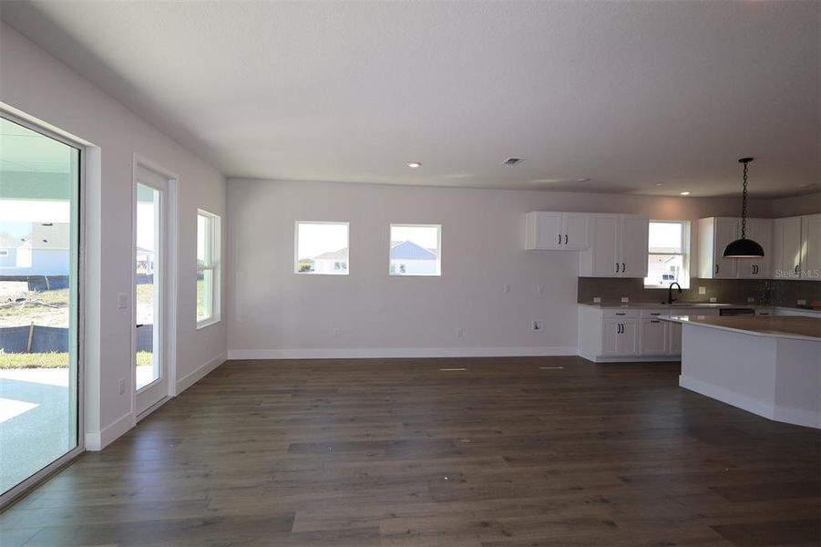 Spacious, unfurnished interior of a new home in Waterset Classic Series, Apollo Beach (Image 8).