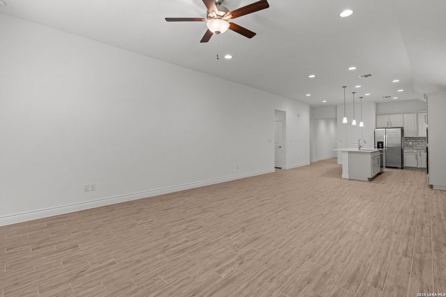 Spacious, unfurnished interior of a new home in Legacy at Lake Dunlap, New Braunfels (Image 18).
