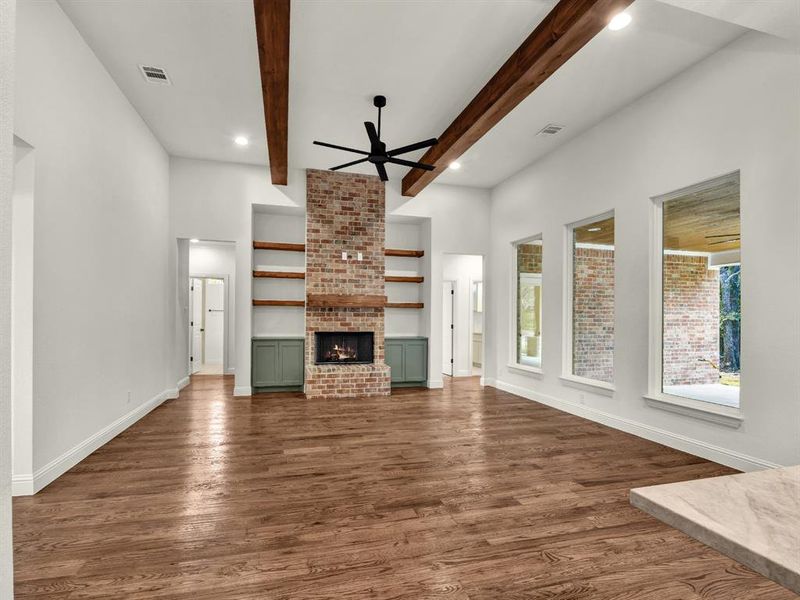 Spacious, unfurnished interior of a new home in , Weatherford (Image 39).