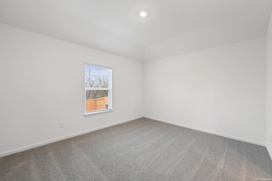 Spacious, unfurnished interior of a new home in , San Antonio (Image 10).