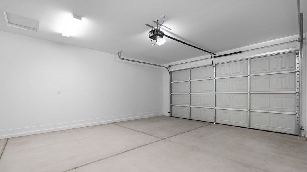 Spacious, unfurnished interior of a new home in Combs Ranch, San Tan Valley (Image 28).
