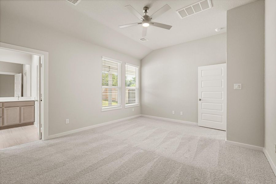Spacious, unfurnished interior of a new home in Grand Oaks – The Cove, Houston (Image 20). Spacious, unfurnished interior of a new home in Grand Oaks – The Cove, Houston (Image 20).