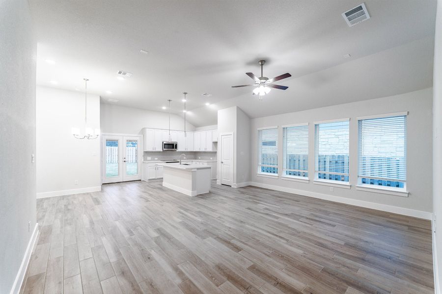 Spacious, unfurnished interior of a new home in Sanctuary, Salado (Image 9).