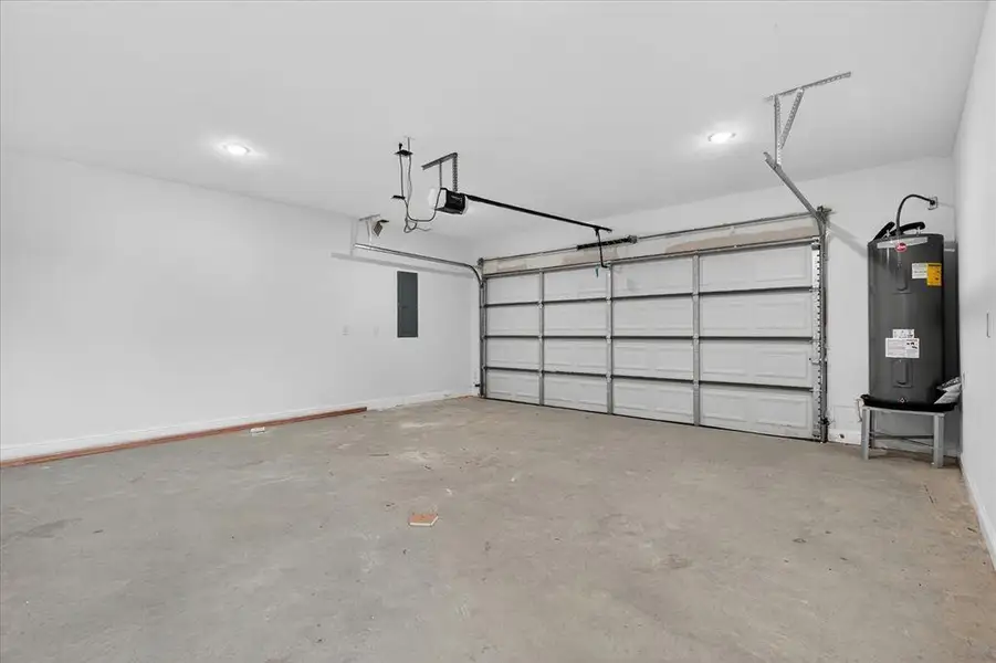 Spacious, unfurnished interior of a new home in , Grand Prairie (Image 32).