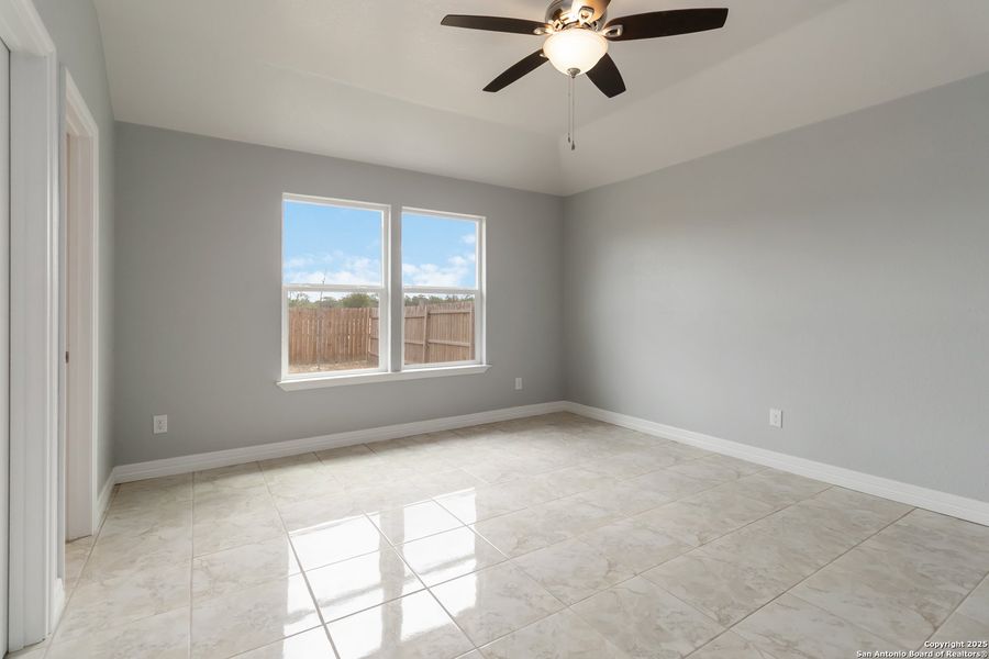 Spacious, unfurnished interior of a new home in , San Antonio (Image 19).