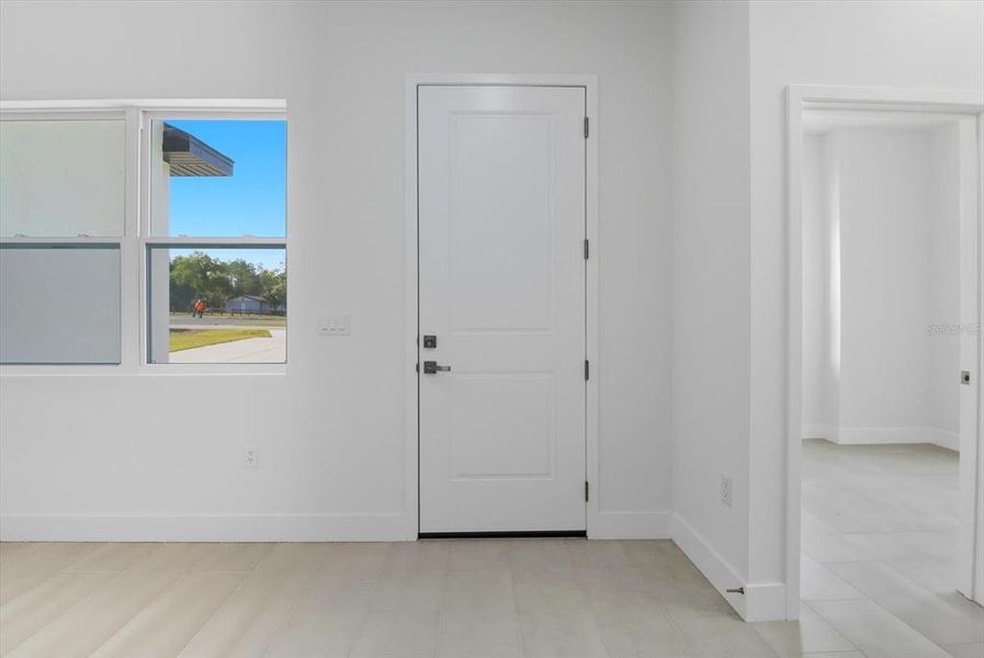 Spacious, unfurnished interior of a new home in , Dunnellon (Image 10).