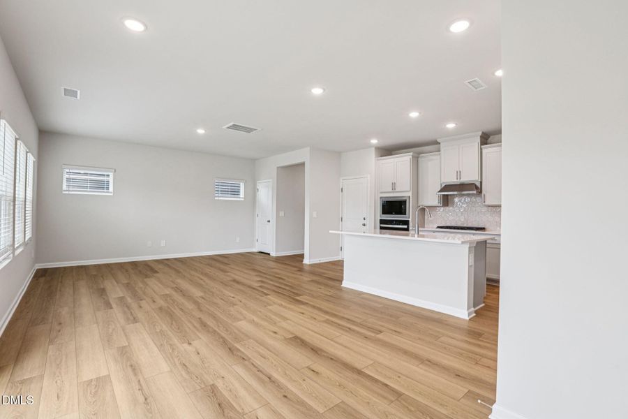 8-web-or-mls-Raleigh - Oak Manor - 641 R